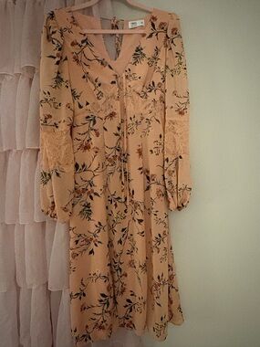 Tinsel Peach Floral Lace-Trim Long Sleeve Midi Dress